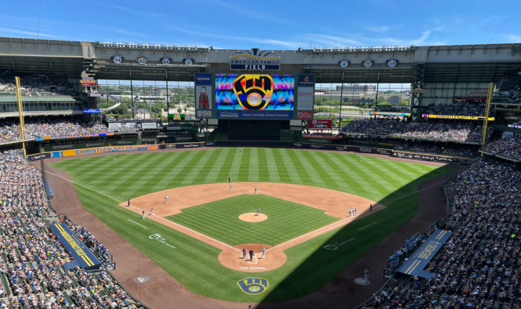 milwaukee-brewers-stadium-dude